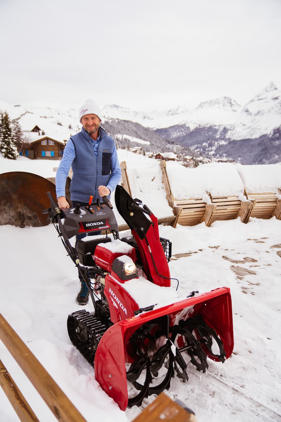 Hitsch Leu mit Schneeferrari - Alpenblick, Arosa - Beat Caduff & Hitsch Leu - 7. Januar 2022 - Copyright Olivia Pulver