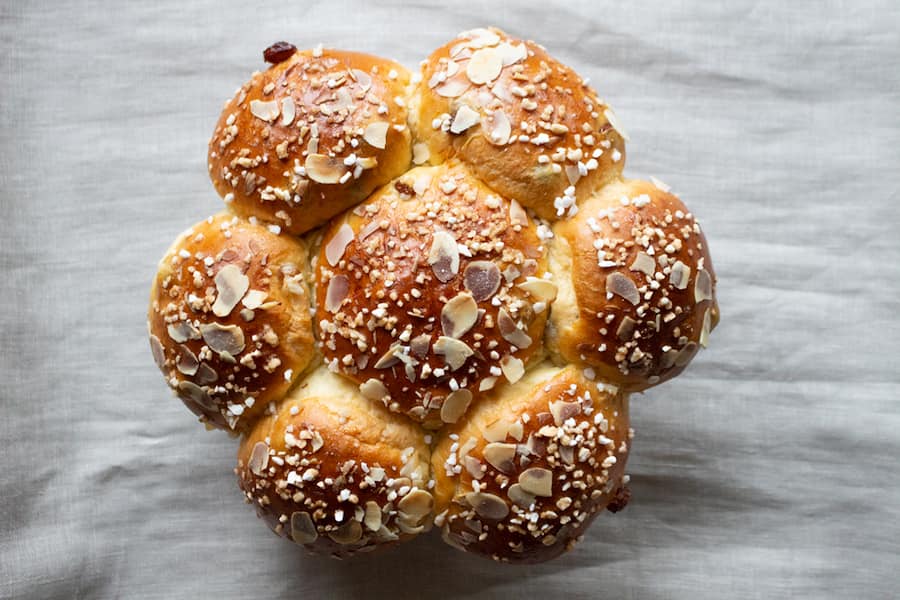 Die eingelegten Rosinen verleihen dem Dreikönigskuchen einen besonderen Geschmack. 04.01.2022. Kult Bäckerei. Sydney Karolewski