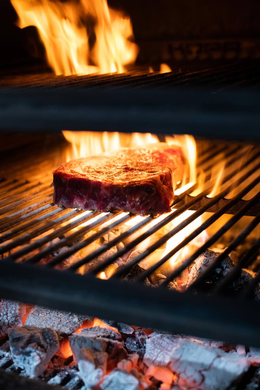 Schweizer Fleisch Chef Sven Wassmer bei Metzger Michael Vogt Staad SG