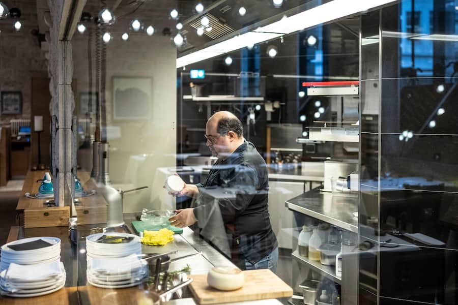 31.10.2022; Zürich: GMC - Ristorante Ornellaia; Antonio Colaianni in seiner Küche im Ristorante Ornellaia. © Valeriano Di Domenico