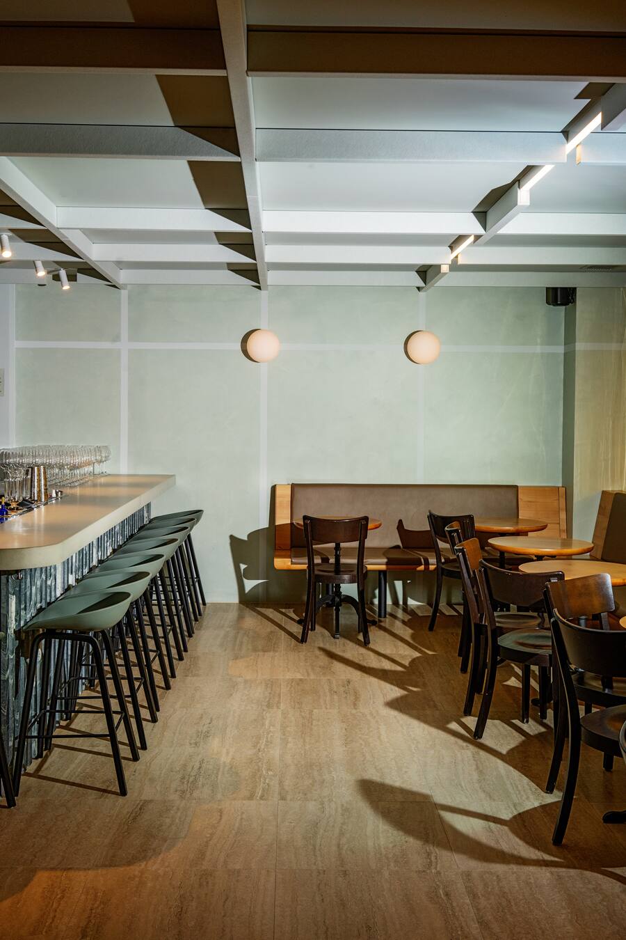 Bar Lupo Zürich von Claudio Sacchi, Patrick Schindler und Armin Azadpour