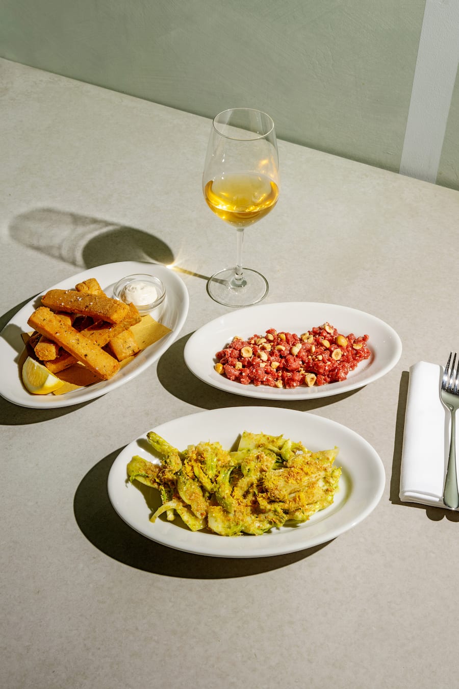 Bar Carne Cruda, Puntarelle und Panelle in der Bar Lupo Zürich von Claudio Sacchi, Patrick Schindler und Armin Azadpour