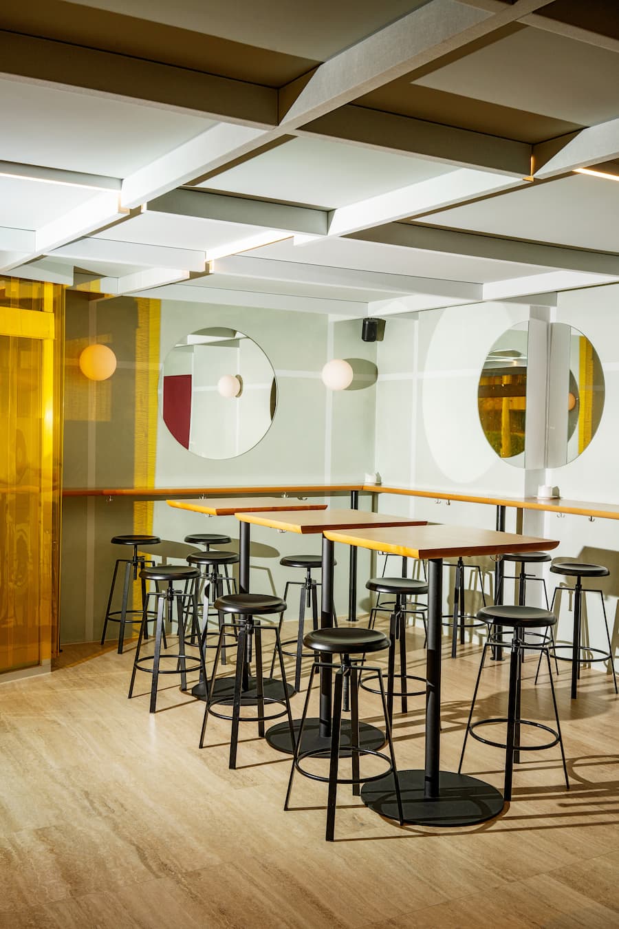 Bar Lupo Zürich von Claudio Sacchi, Patrick Schindler und Armin Azadpour