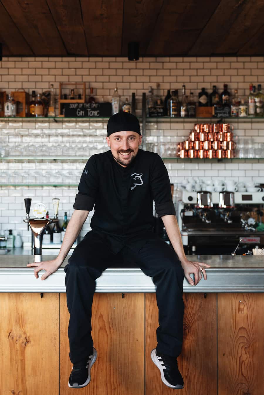 Sebi Rensing, Küchenchef - Restaurant Ox'n Schenkon - Sebastian Rensing, Küchenchef - Katharina Käser, Partnerin + Gastgeberin - 8.2.2022 - Copyright Olivia Pulver