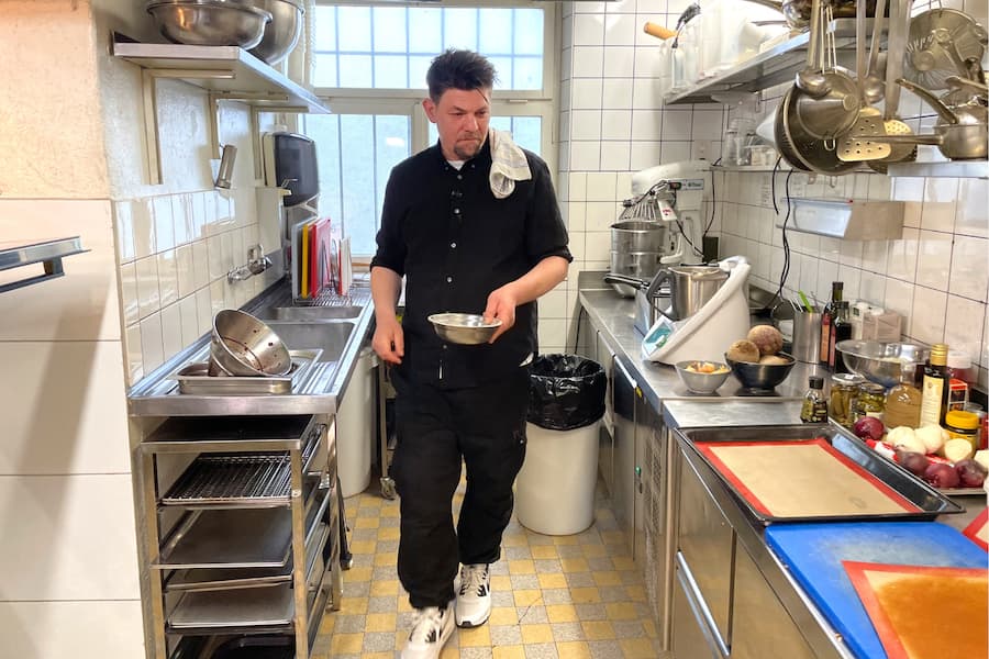 Tim Màlzer Kitchen Impossible bei Zineb Zizi Hattab im Kle in Zürich