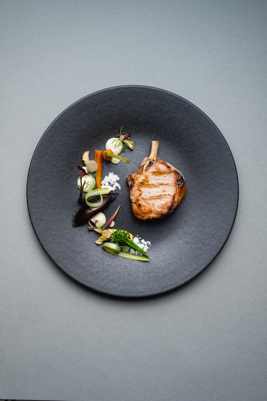 Hotel Bellevue, Hotel, Spa, Adelboden, Luma, Green Egg, Grill, BBQ, Jürgen Willing, Schweinskotelett, Gemüsegarnitur