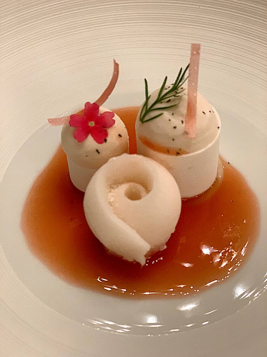 Dessert Lychi mit Champagner-Glace Restaurant Valrose in Rougement VD 2022