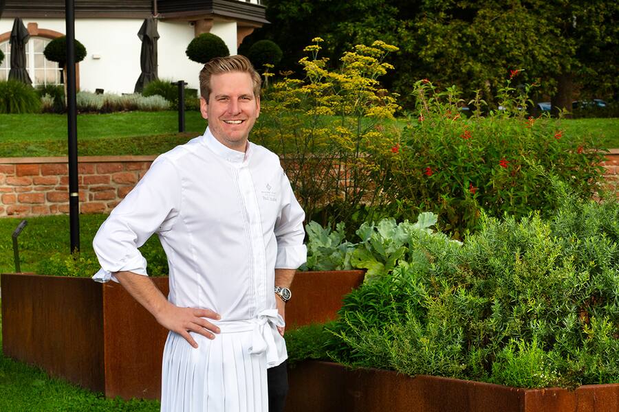 Michelin Sterne Restaurant von Basler Unternehmer Silvio Denz Villa René Lalique Chef Paul Stradner im Elsass 2022