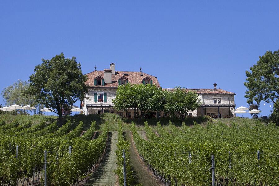 Domaine de Châteauvieux, Aussenansicht, Frühling Byline HO