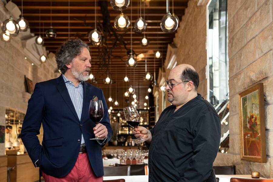 17.03.2022; Zürich; Press-Release Ornellaia 2019 @ Ristorante Ornellaia; Axel Heinz (Direktor + Ãnologe Ornellaia) und Antonio Colaianni (Ristorante Ornellaia). © Valeriano Di Domenico