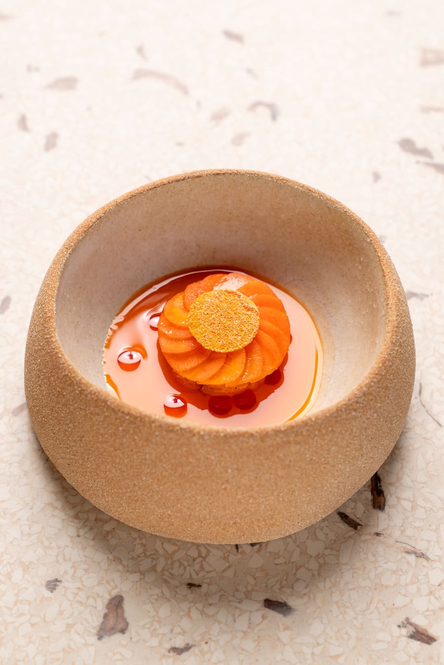 Amuse-bouche Karotten & Sanddorn - Restaurant Magdalena, Rickenbach (SZ) - Dominik Hartmann, Chefkoch - Copyright Olivia Pulver - April 2022