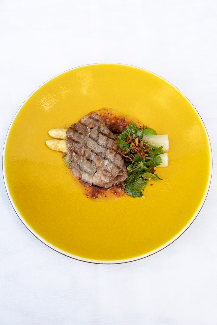 Heilemann & Friends im Alex Lake Zürich April 2022 Gericht Wagyu Entrecote mit Spargeln by Stefan Heilemann