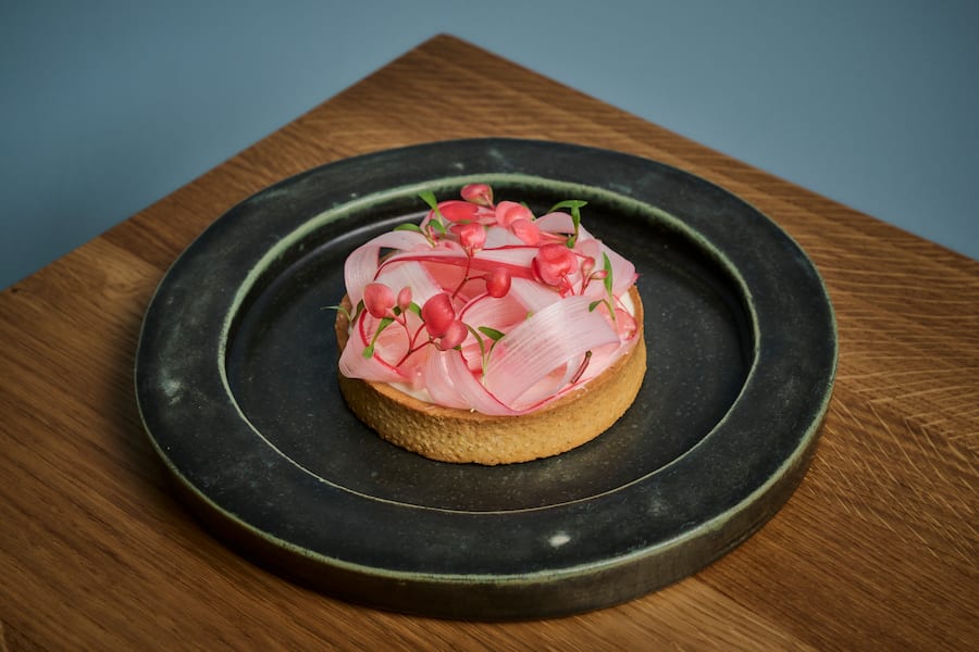 Lukas Navickas: des desserts frais et légers Njørden (15/20) à Aubonne, le jeune pâtissier s’inspire de la nature. Au menu: recette, anecdotes et astuces.