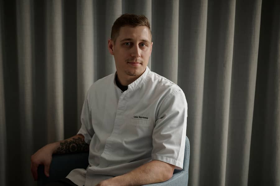 Lukas Navickas: des desserts frais et légers Njørden (15/20) à Aubonne, le jeune pâtissier s’inspire de la nature. Au menu: recette, anecdotes et astuces.