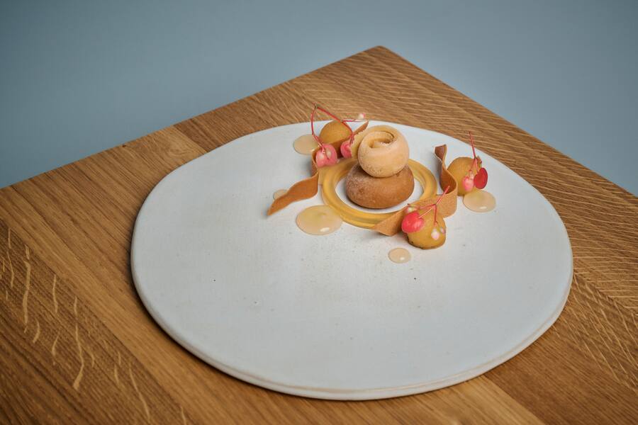 Lukas Navickas: des desserts frais et légers Njørden (15/20) à Aubonne, le jeune pâtissier s’inspire de la nature. Au menu: recette, anecdotes et astuces.