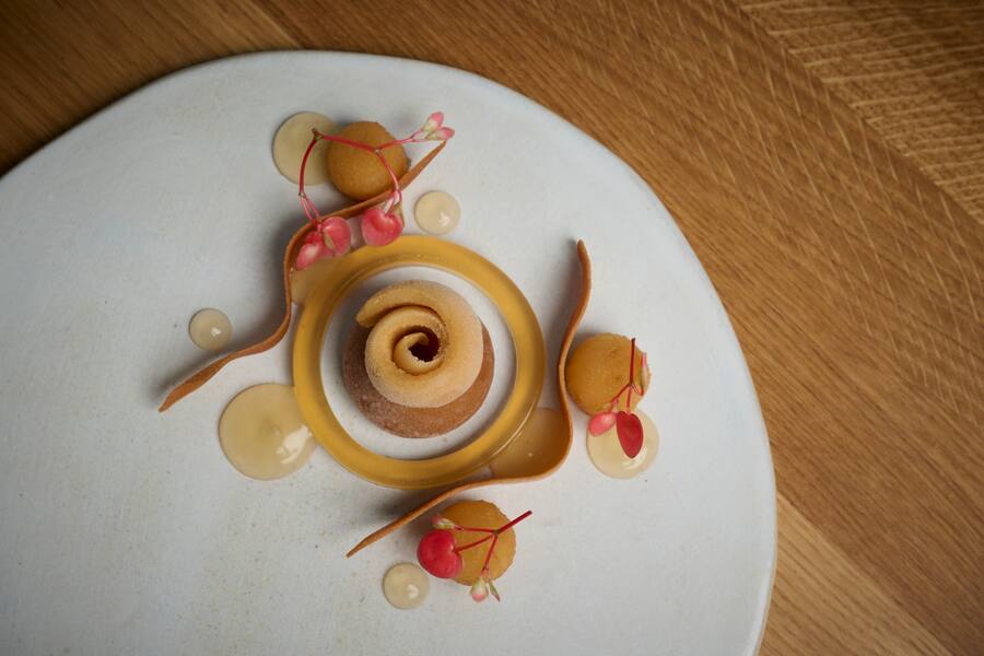 Lukas Navickas: des desserts frais et légers Njørden (15/20) à Aubonne, le jeune pâtissier s’inspire de la nature. Au menu: recette, anecdotes et astuces.