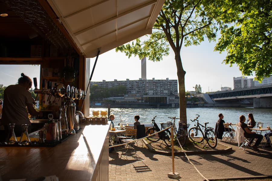 Hier wurde die neue Klappe Anfang April geöffnet: Bei gutem Wetter und einem leckeren Spritz. 22.08.2022. Buvette Dreirosen. Sydney Karolewski