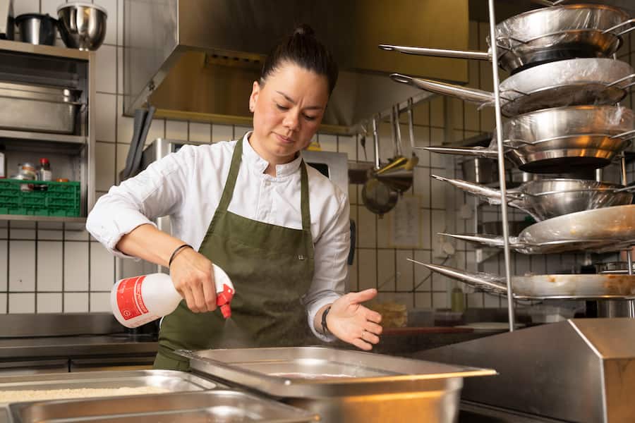 04.05.2022; Zürich: Küchenchefin Jeslyn Teoh vom Restaurant âDer Wilde Kaiser Wienzeileâ. © Valeriano Di Domenico