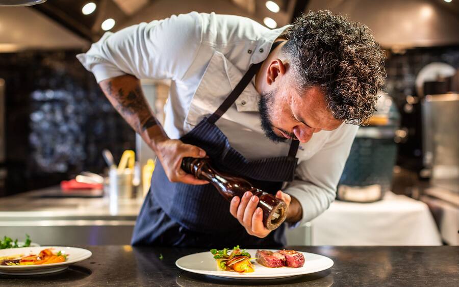 Le chef Romain Maillot du restaurant La Cordée des Alpes.