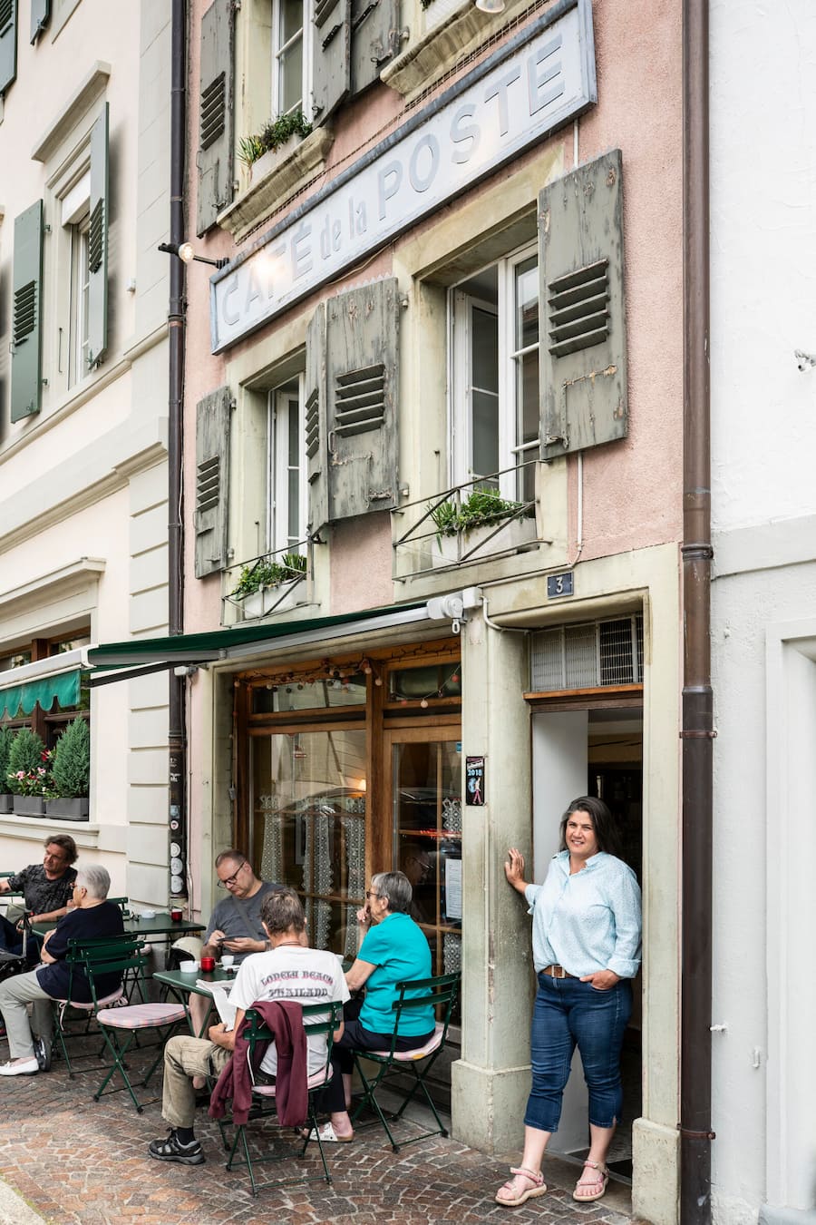 Mélanie Weber, Vigneronne, Cully, am Apèro im Café de la poste