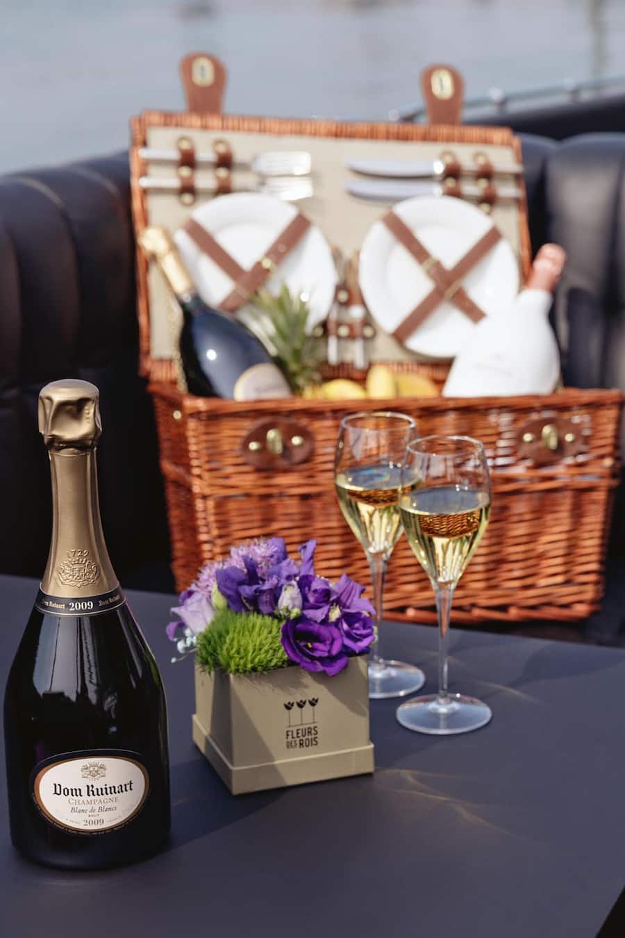 Ein wundervolles Genuss-Erlebnis: Mit Champagne Ruinart wird die Pedrazzini-Experience des Grand Hotel LES TROIS ROIS auf dem Rhein in Basel unvergesslich.