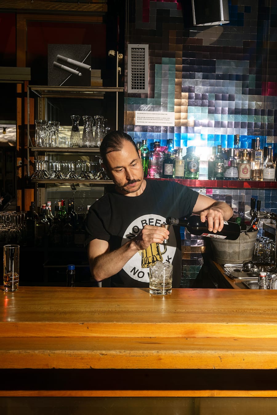 Bar-Snacks und Cocktails im Restaurant Josef Zurich von David Heimer