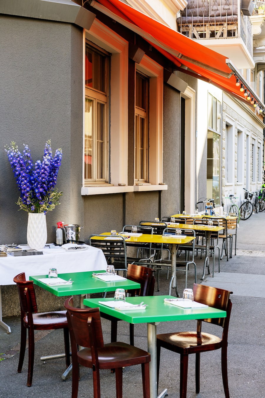 Bar-Snacks und Cocktails im Restaurant Josef Zurich von David Heimer
