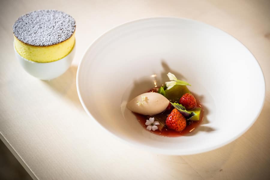 Andreas Caminada kocht mit Corinne Suter 2022