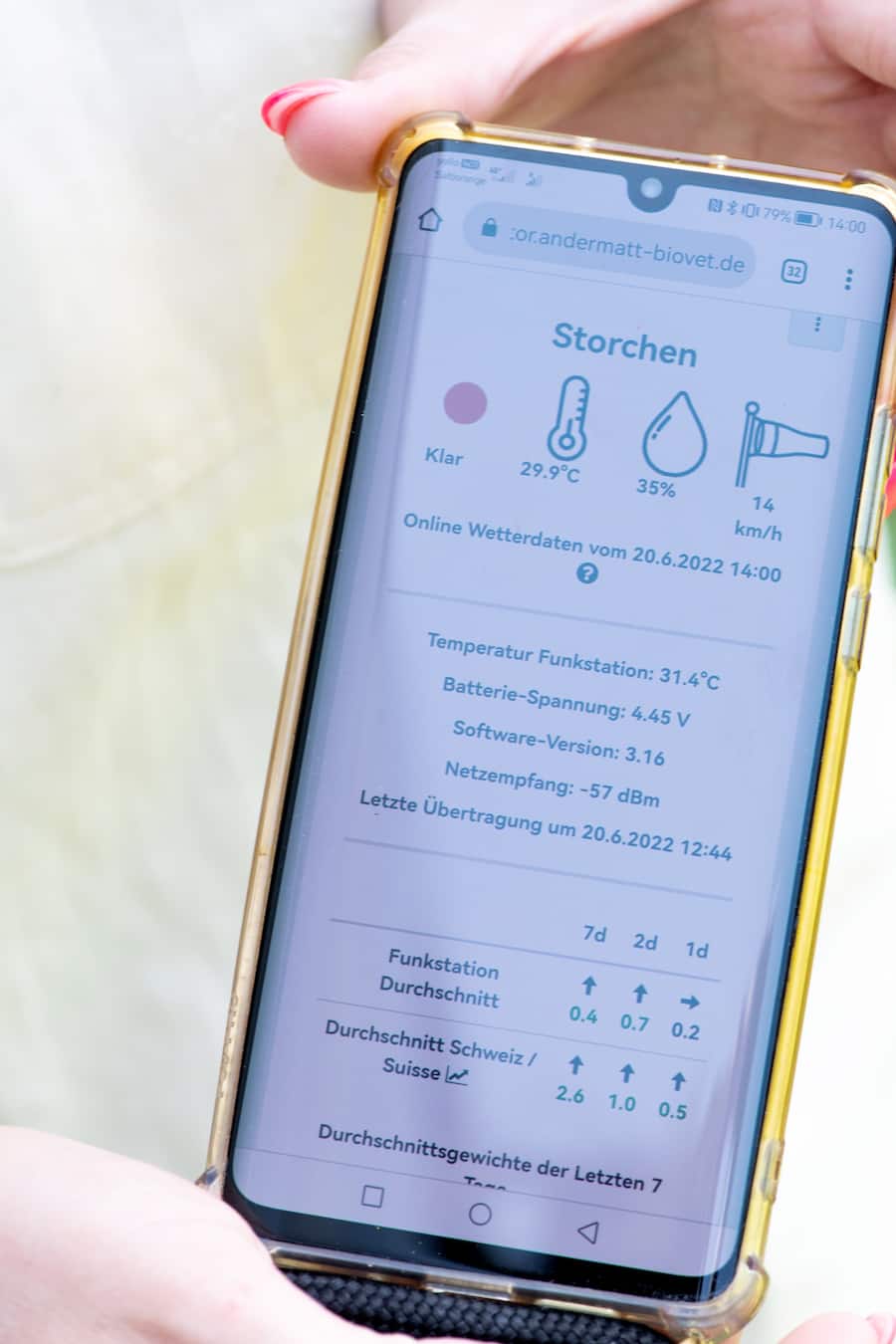 Bienen und Imkerin des Living Circle, Gault Millau, Imkerin Monika Istok, Herrliberg (Schlattgut), Herrliberg ZH, 20. Juni 2022