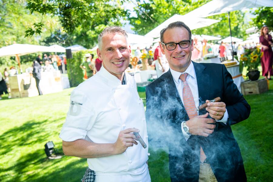 Davidoff-Botschafter Heiko Nieder (Dolder, Zürich) mit Davidoff-CEO Beat Hauenstein, v.l. GaultMillau Garden Party, Grand Resort Bad Ragaz, Bad Ragaz 2019 - (c) Thomas Buchwalder