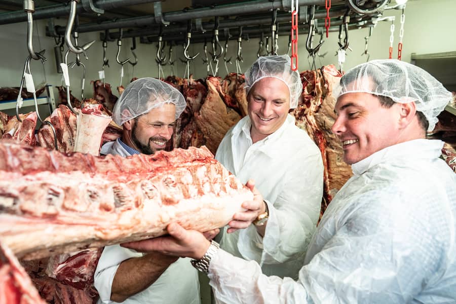 Holzen Fleisch fürs Bürgenstock Resort Kühlraum 2022