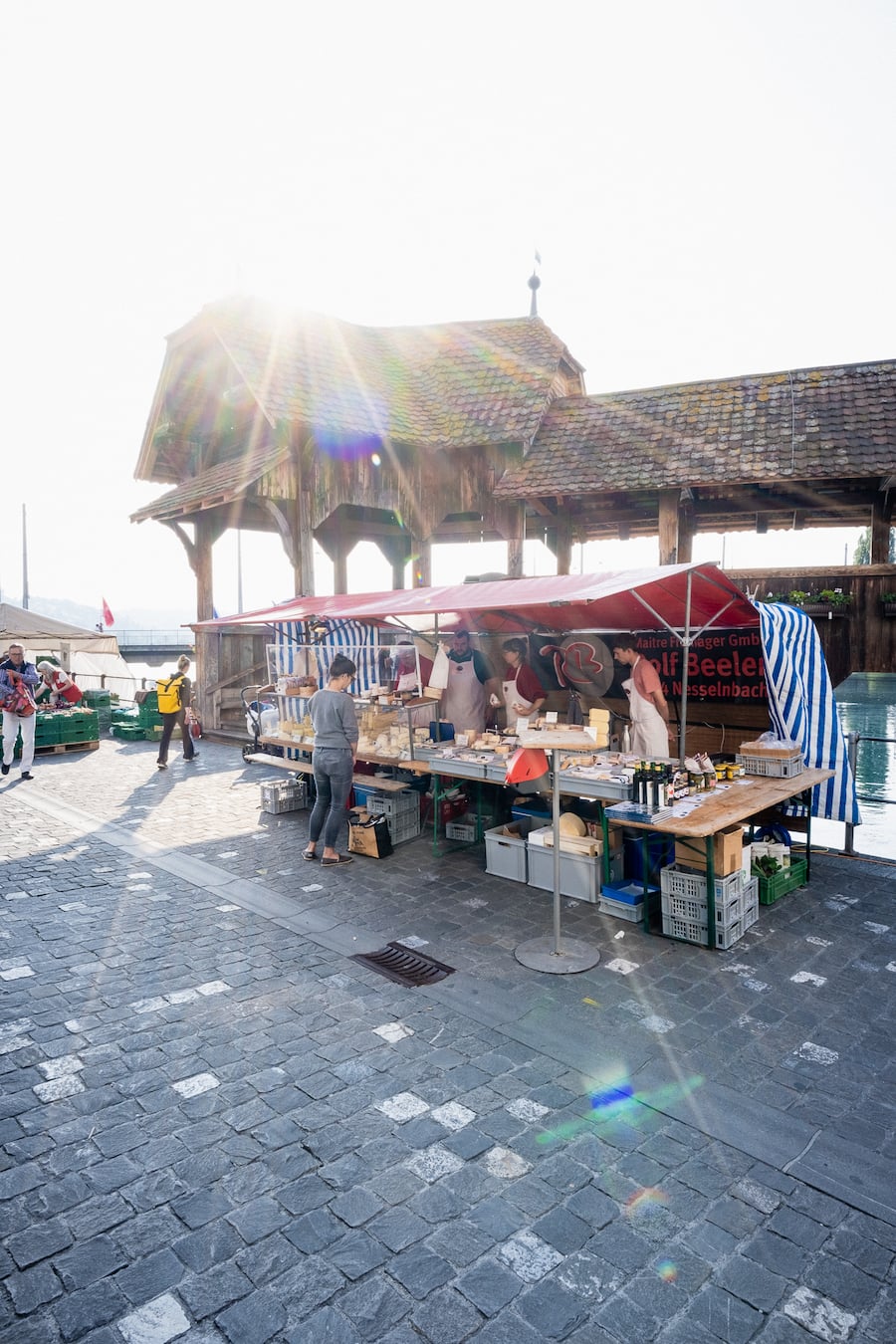 Markt in Luzern Käsestand von Rolf Beeler 2022