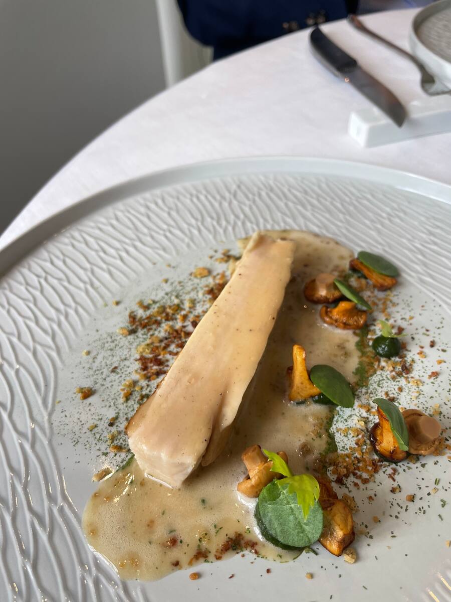 «Pattes Noires», zart, mit sinnlicher Suprème-Sauce.