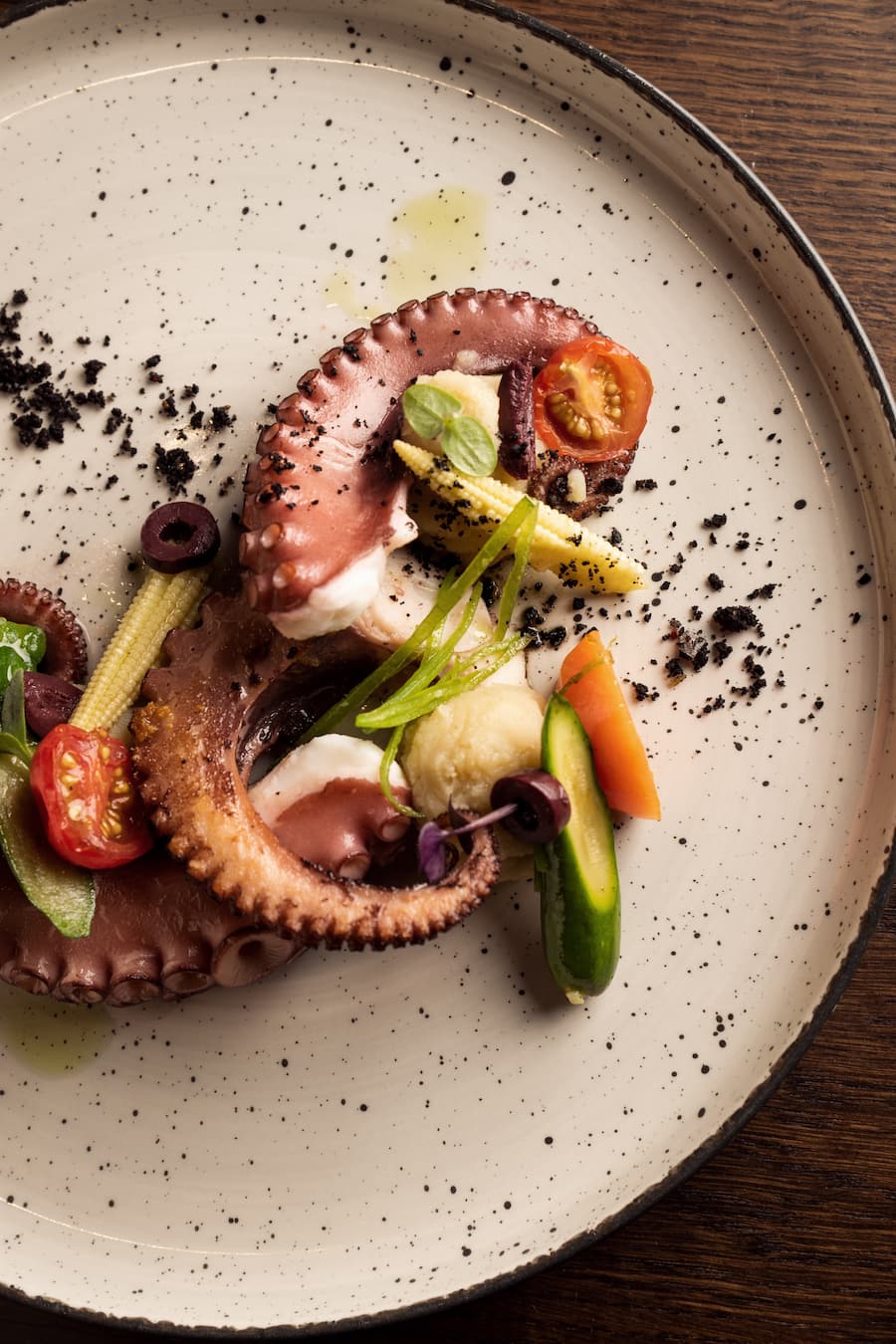 GM_BOCUCI, Polpo_Pulpo mit Kartoffelmousse, schwarzen Oliven und Petersilien-Ãl