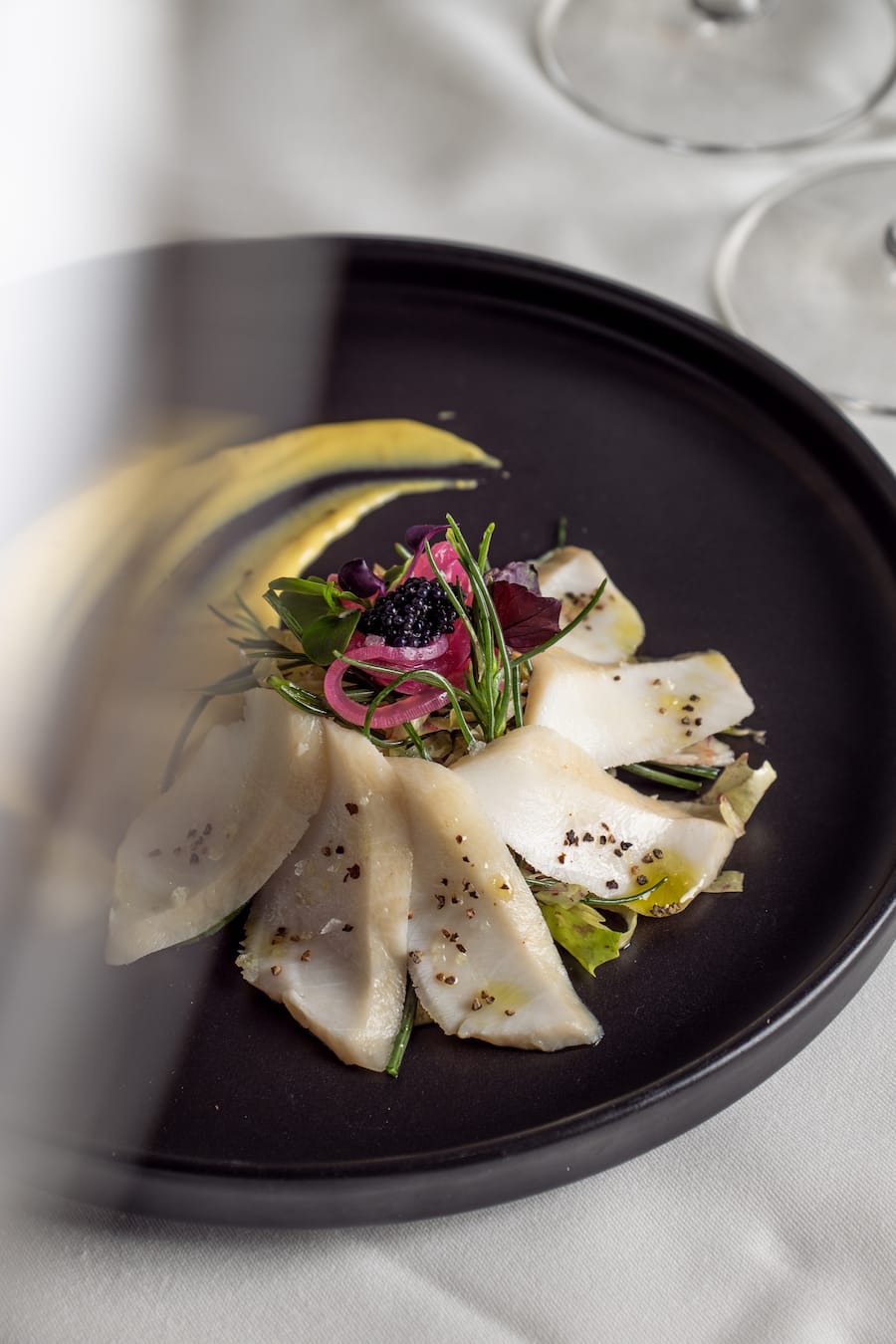 GM_BOCUCI, Ricciola "In Saor" alla Bocuci, Gebeizte Gelbschwanzmakrele mit Safran-Aioli