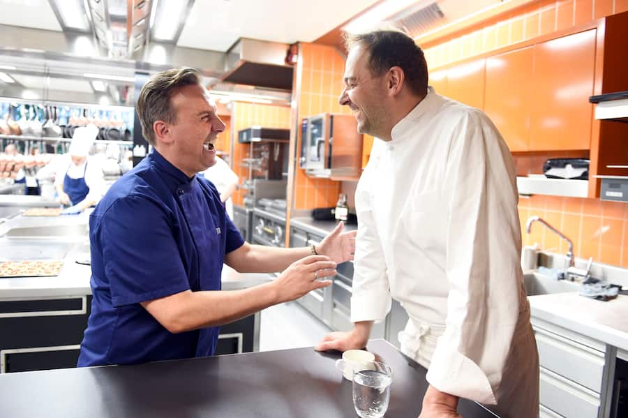 Tim Raue, Daniel Humm (Eleven Madison Park, New York)Gala-Dinner "50 JAHRE TANTRIS" im Tantris Maison Culinaire am 02.06.2022AGENCY PEOPLE IMAGE (c) Michael Tinnefeld