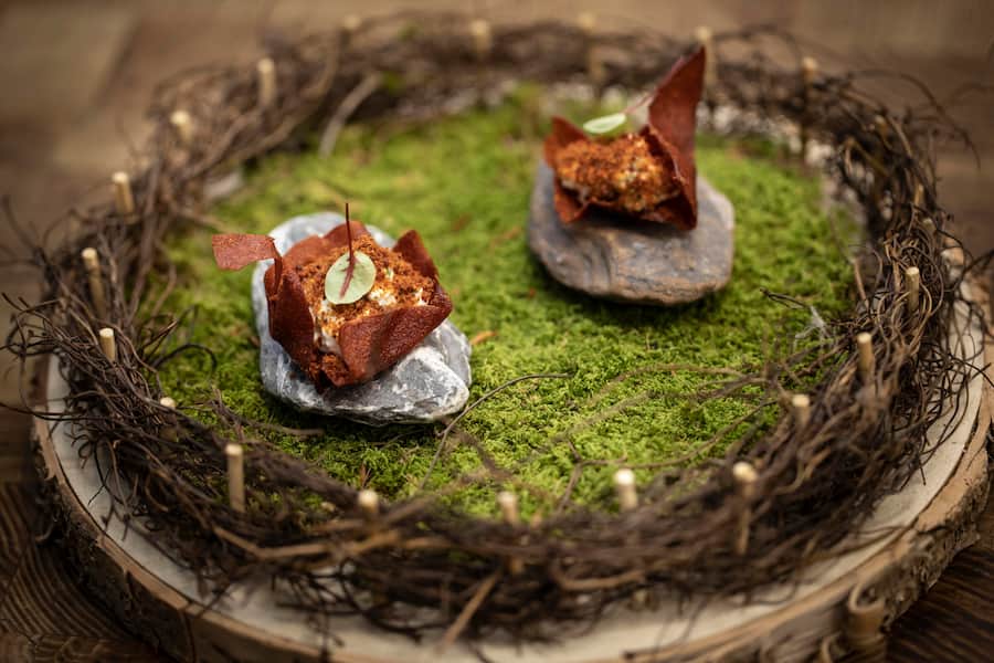 Amuse Bouche Spitzpaprika-Chips | Hüttenkäse | Bossleni-Pulver