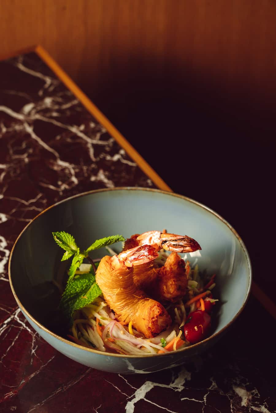 Papaya Salat mit Shirmp und Erdnuss - Noumi - Bellevue Palace Bern - Swiss Deluxe Tour Juli 2022 - Copyright Olivia Pulver - 04.07.2022