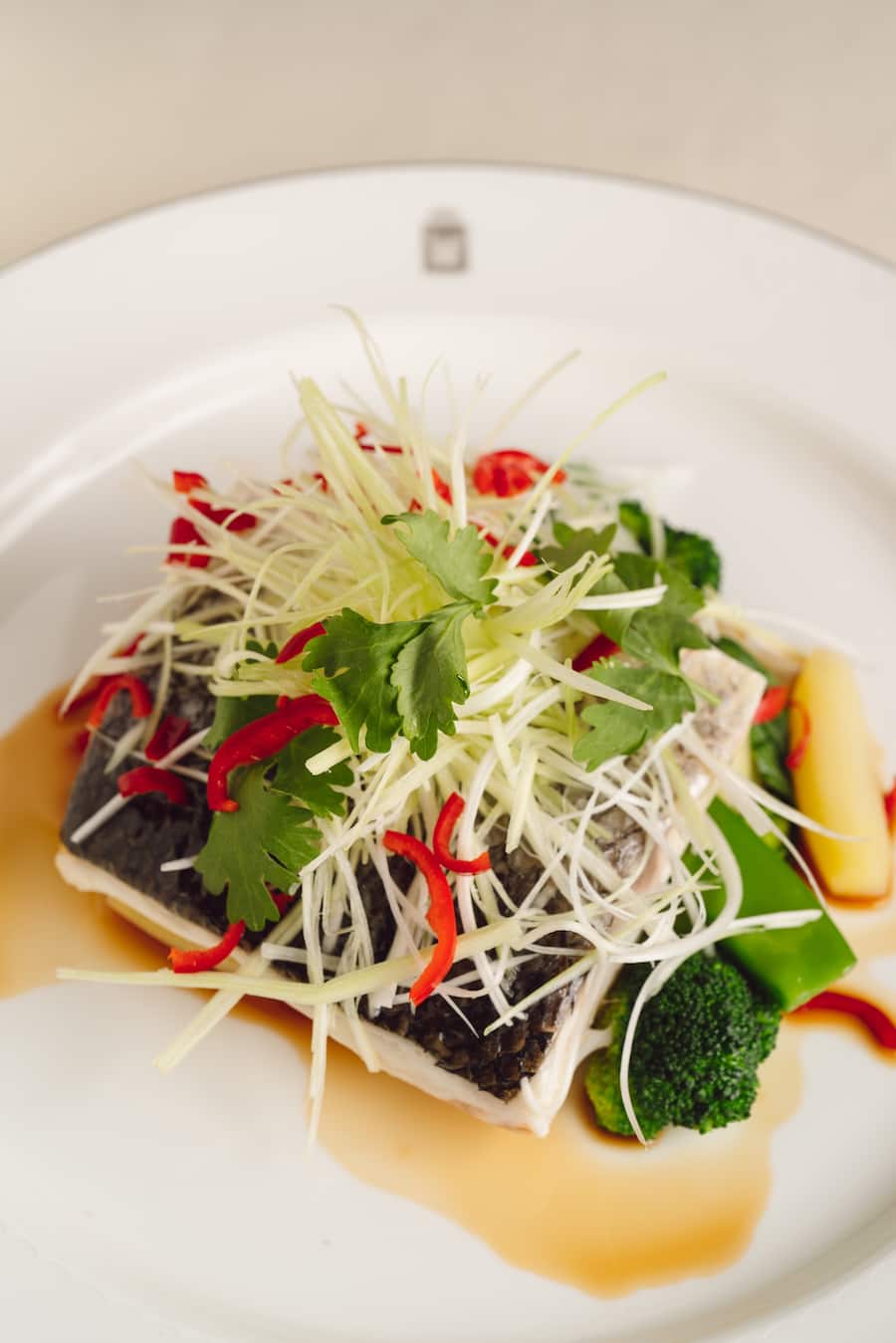 Loup de mer "facon Hongkong" - Gstaad Palace - Swiss Deluxe Tour Juli 2022 - Copyright Olivia Pulver - 04.07.2022