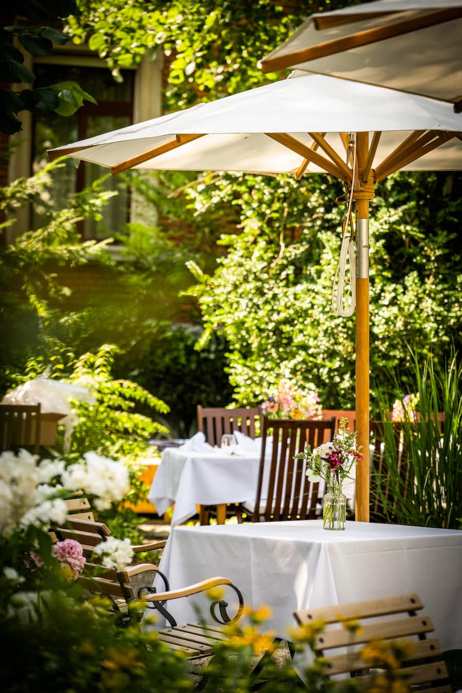 Guy Ravet, Tobias Funke kochen für Mercedes-Benz 2022 4-Hands Dinner in Kollaboration mit Mercedes Benz mit Guy Ravet und Tobias Funke im Signau House & Garden in Zürich.Â