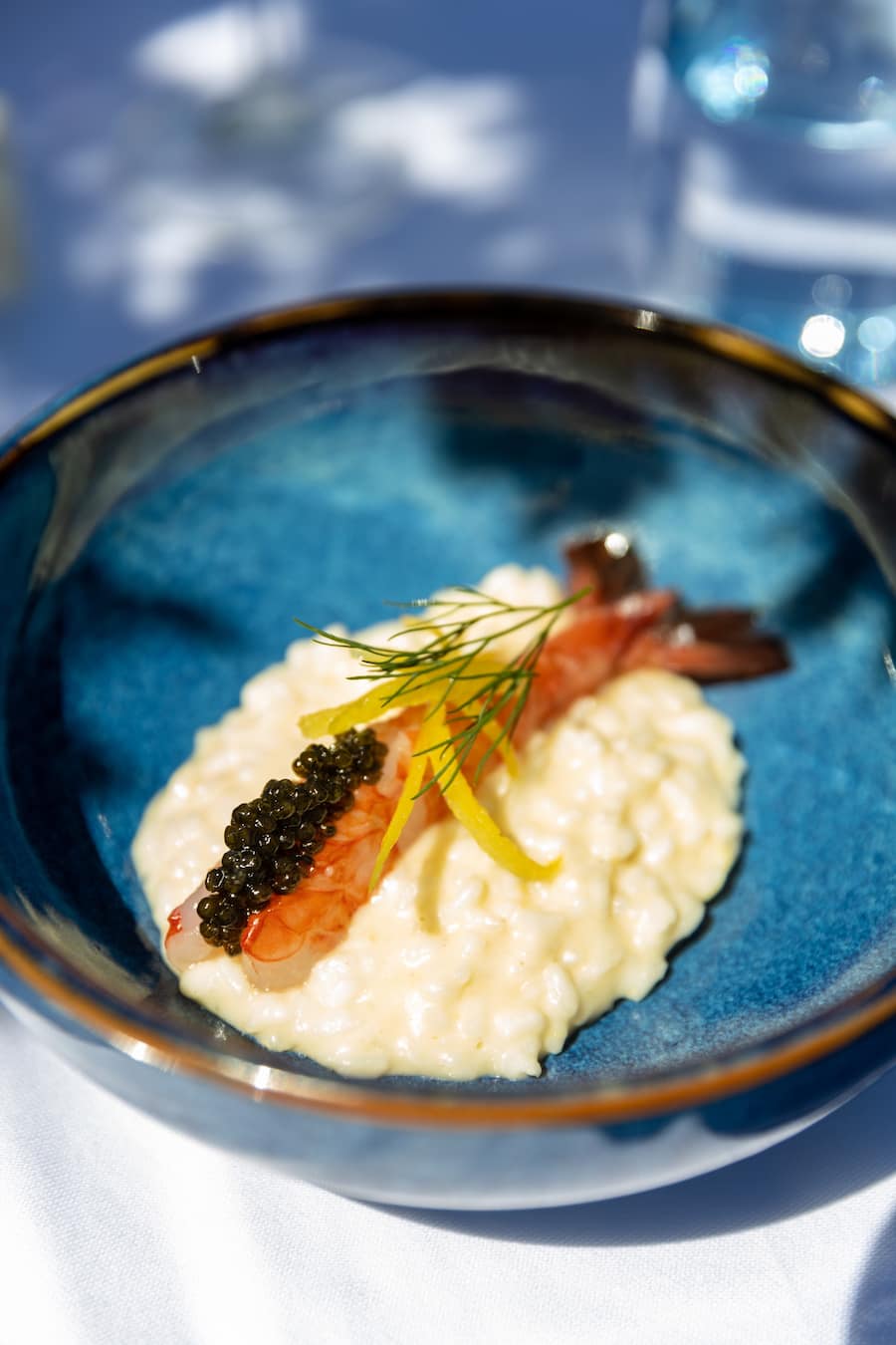 Zitronenrisotto mit roten Crevetten von Mazzara und karamelisierte Zitrone, mit osiette KaviarHotel Beau-Rivage, WeggisFotografiert am 02.07.2022
