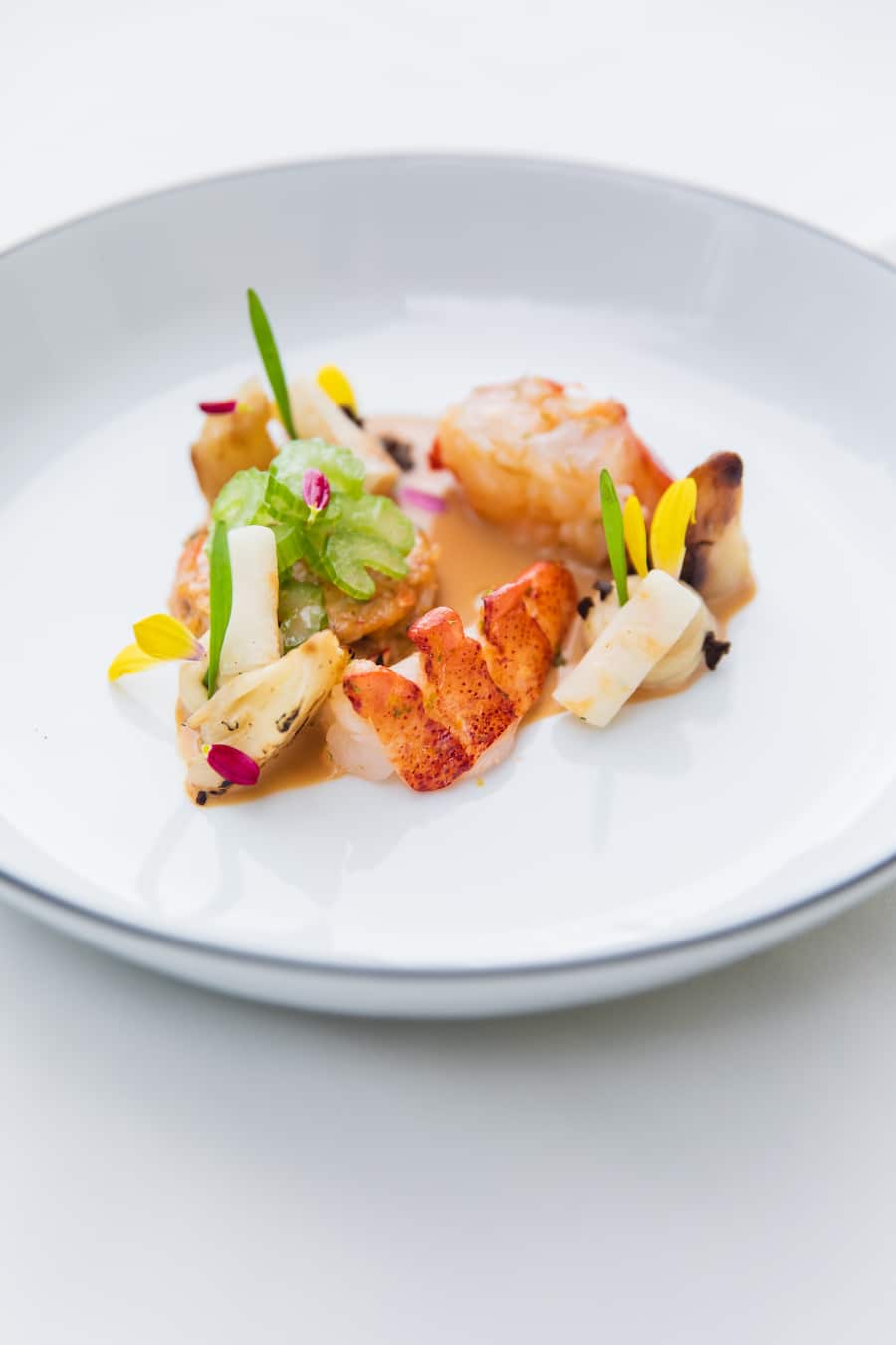 Stefan Lünse, Lenk, Lenkerhof, Restaurant Spettacolo, Nespresso Lounge, Atlantik-Hummer, Hummer-Hamburger, Selleriecreme, Bisque mit Kaffeeöl, geschmorter Sellerie, Stangensellerie