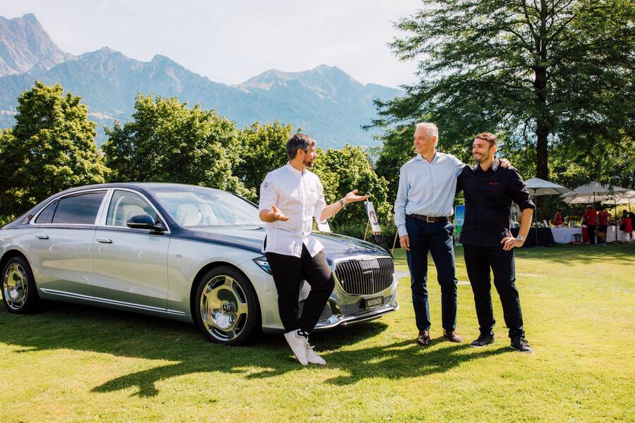 (v.l.n.r.) Chef Sven Wassmer, Mercedes-Benz CEO Marc Langenbrinck und Chef Guy Ravet.