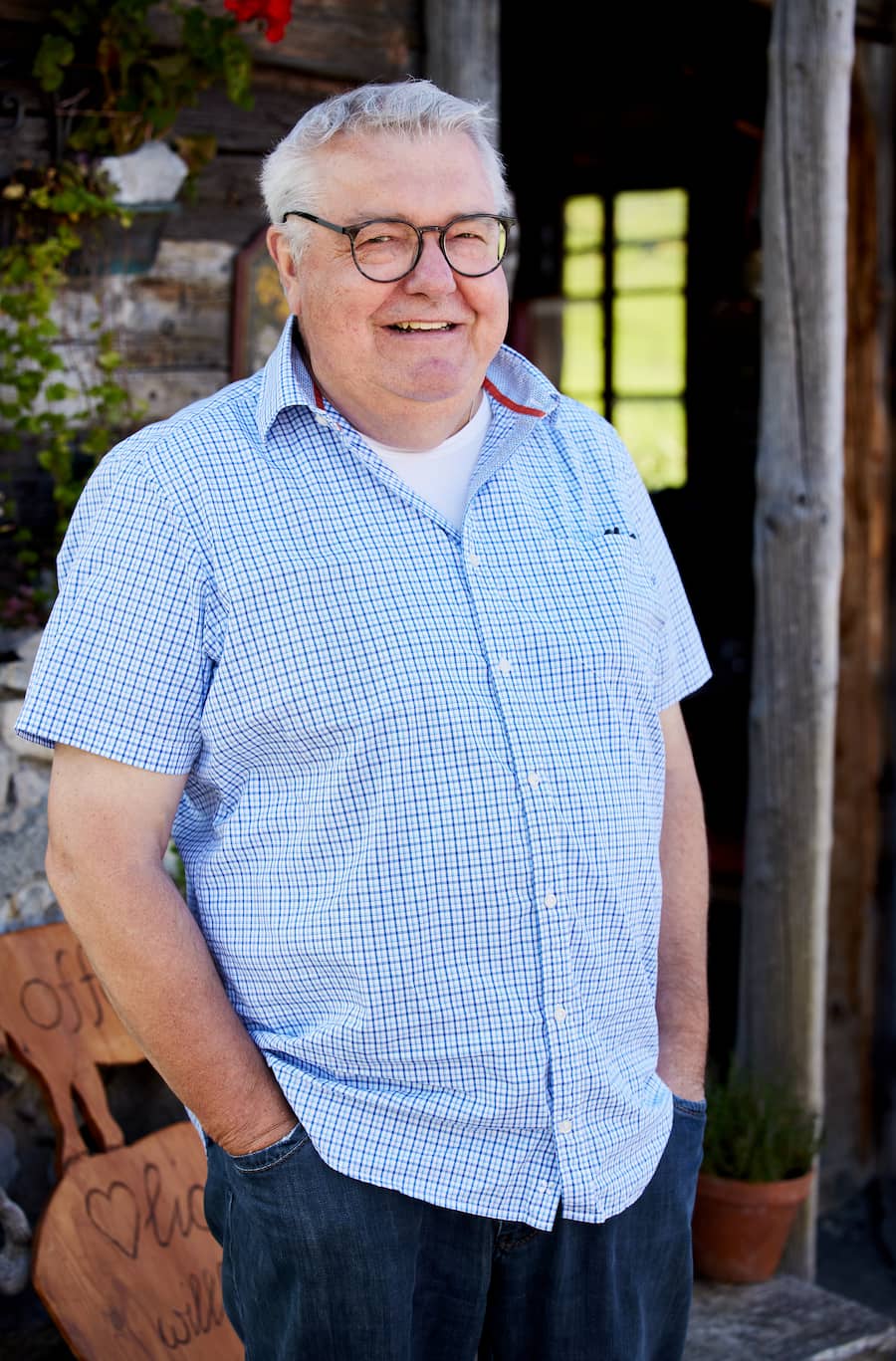 Koch Franz Wiget vor Beizli, Alp Chieneren 2022