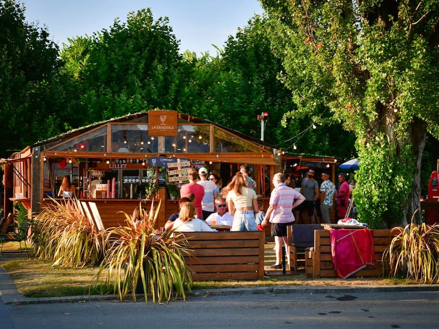 La Générale: buvette d’été conviviale face au Léman