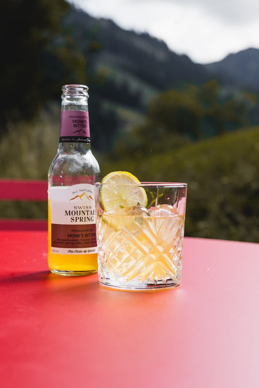 Swiss Mountain Spring Tonic, Berghotel Zur Sau, Abländschen, Monk's Bitter, Limette, Swiss Mountain Spring Tonic Monk's Bitter, Rosmarin-Zweig