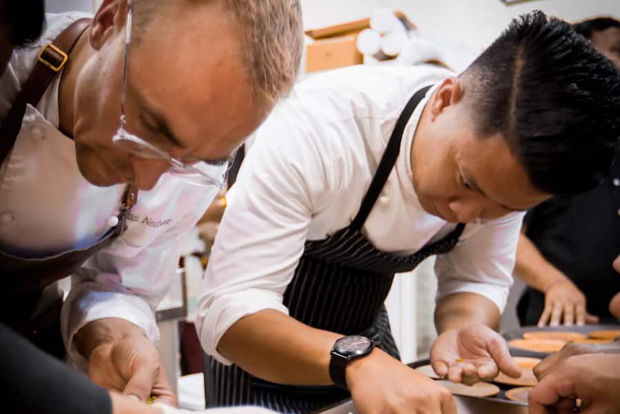 «Achtung, Fisch nicht tot kochen!» Florian Neubauer und seine balinesische Brigade.