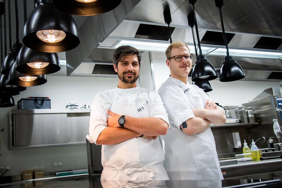 Sven Wassmer (Küchenchef Memories) und Sebastian Titz (Küchenchef Verve) - Sven Wassmer eröffnet "Memories" 2019 - Grand Resort Bad Ragaz - © Thomas Buchwalder