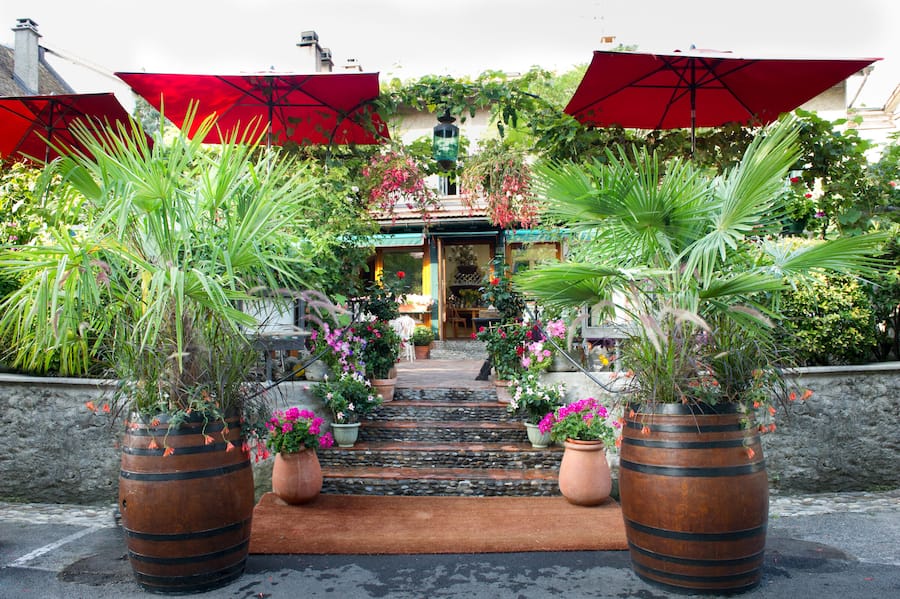 Aussenansicht Sommer L'Auberge d'Hermance Hermance, 22.3.2017 © HO