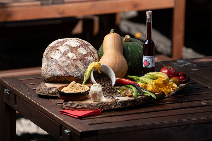 Ponte Brolla: la cuoca Marie Robert incontra cuoco Pietro Leemann. Nella foto un dettaglio di natura morta degli ingredienti utilizzati per la preparazione dei piatti.© Ti-Press / Pablo Gianinazzi